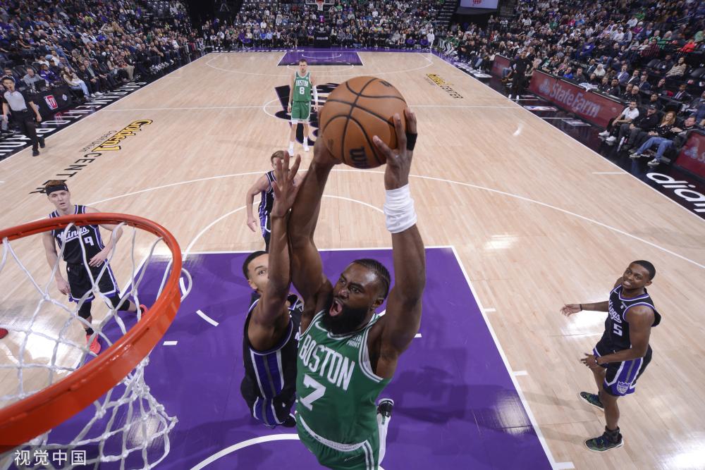 她以精准的 她以精准的